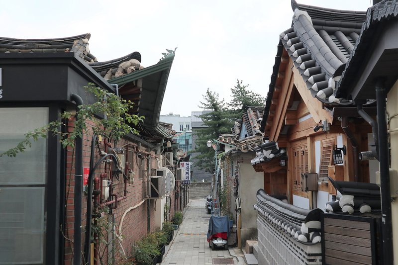 Bukchon Hanok Village (2/3)