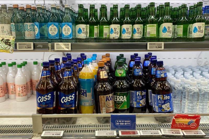 Gamaek is beer drunk in a shop, not a bar (1/3)