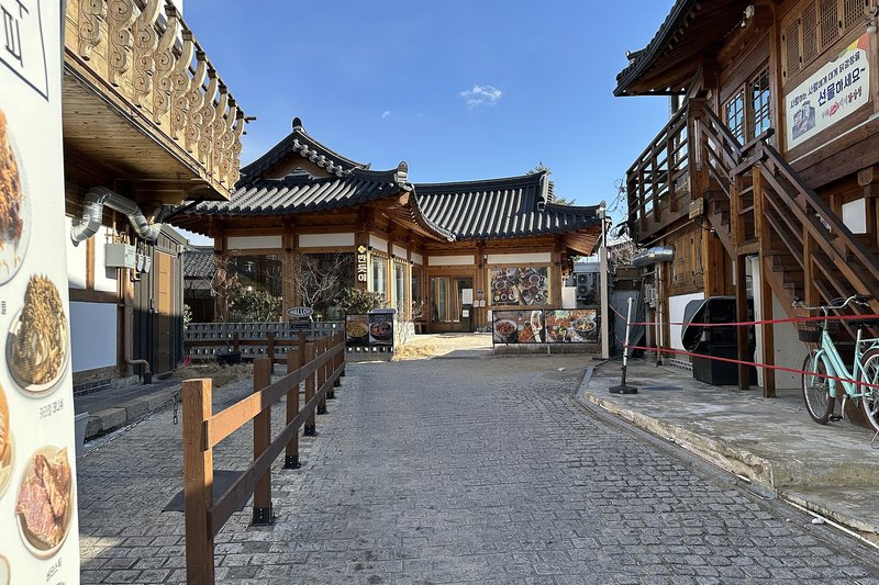 Hwangnidan-gil está al otro lado de la muralla de Daereungwon (2/2)