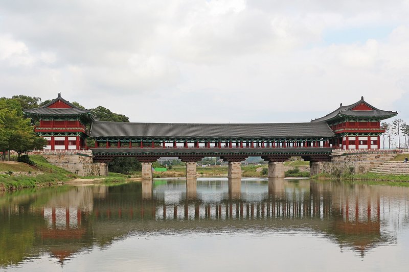 Camina hacia el sur desde Cheomseongdae hasta el puente Woljeonggyo (1/2)