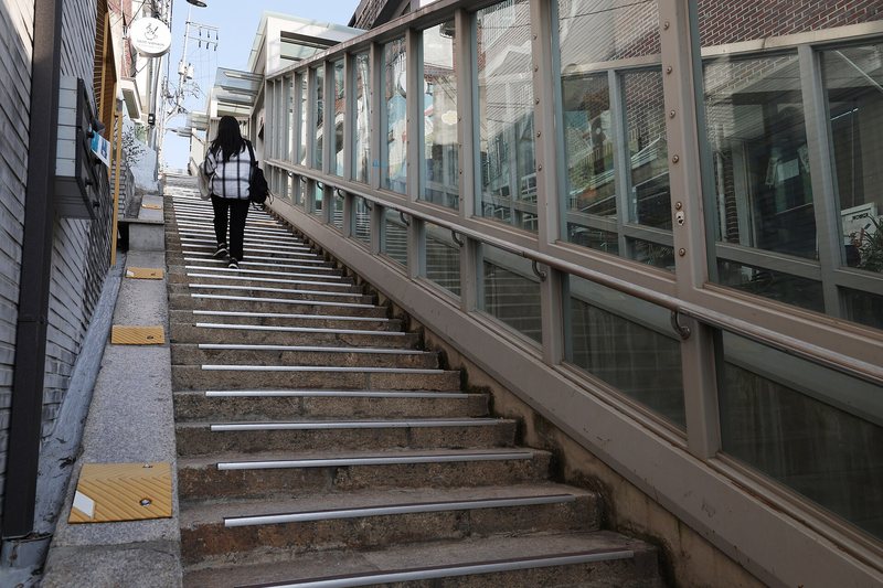 The 108 Stairs and the inclined elevator (1/4)