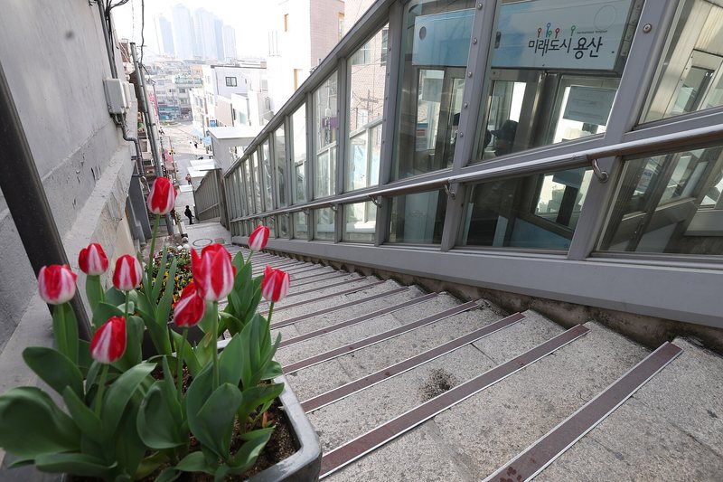 The 108 Stairs and the inclined elevator (2/4)