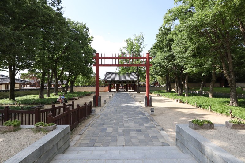 Gyeonggijeon, the one place that takes a ticket (3/6)