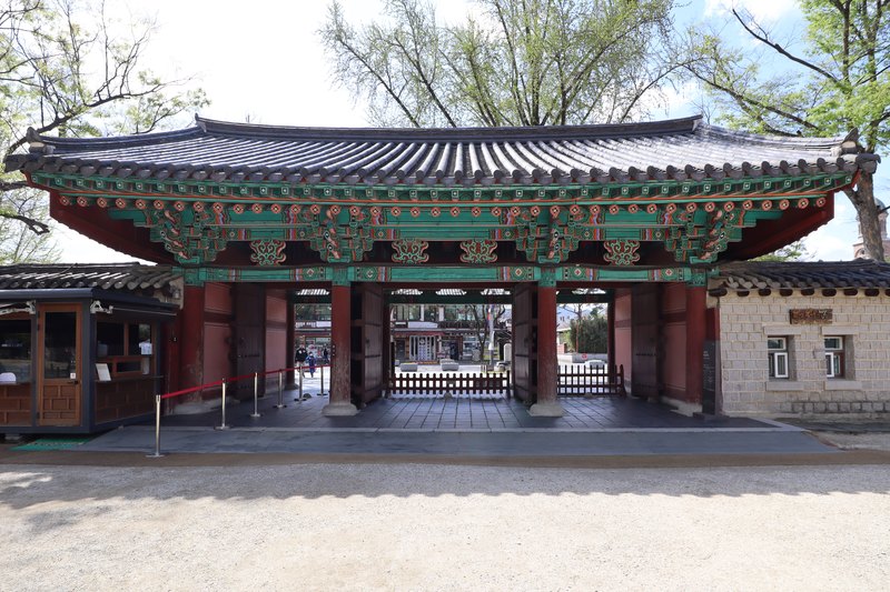 Gyeonggijeon, the one place that takes a ticket (2/6)