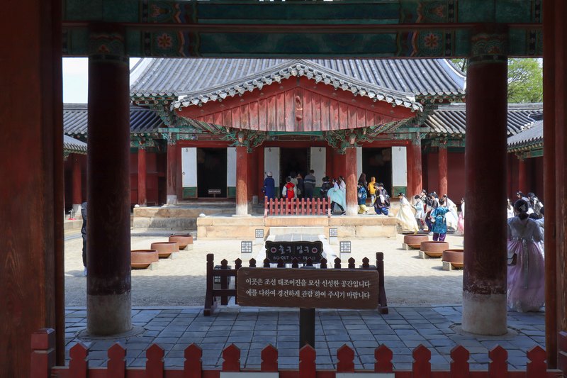 Gyeonggijeon, the one place that takes a ticket (1/6)