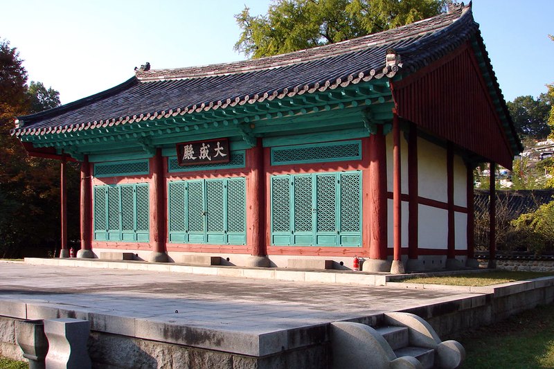 Jeonju Hyanggyo has few people in it (3/4)