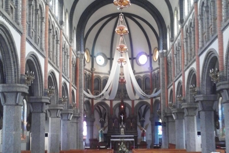 Jeondong Cathedral is one street away (3/5)