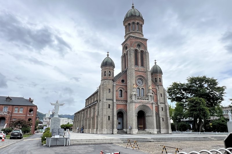 Jeondong Cathedral is one street away (4/5)