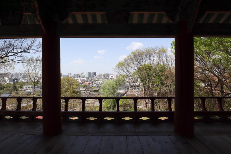 From Omokdae the roofs come into view all at once (1/6)