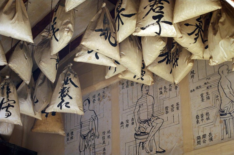 A doctor of Korean medicine holds a different licence (2/2)