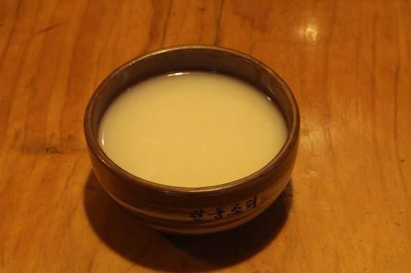 Count kettles in Samcheon-dong Makgeolli Alley (2/6)