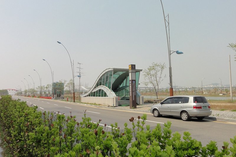 The platform at International Business District Station is the spot from the music video (2/2)